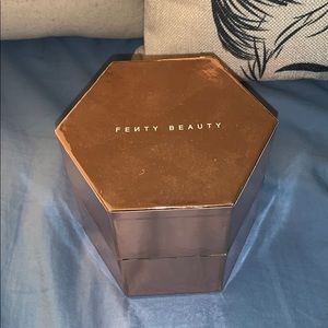Fenty Beauty Fairy Bomb Glittering Pom Pom
